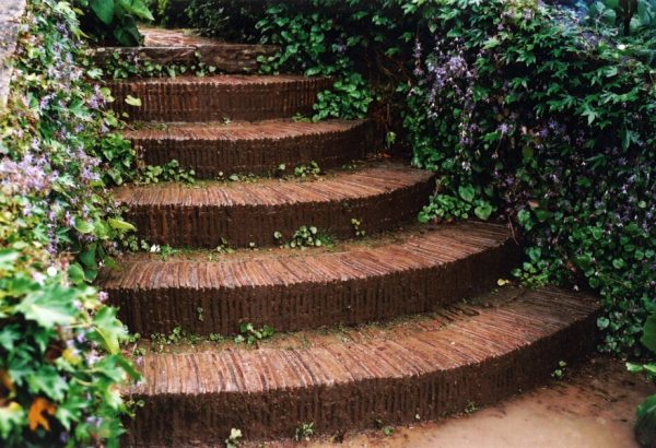 Hard landscaping and materials in garden design